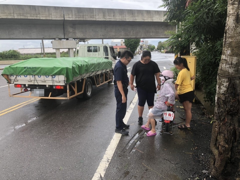 是什麼電動車這麼神奇　居然可從大社騎到阿蓮？。(記者張文晃翻攝)